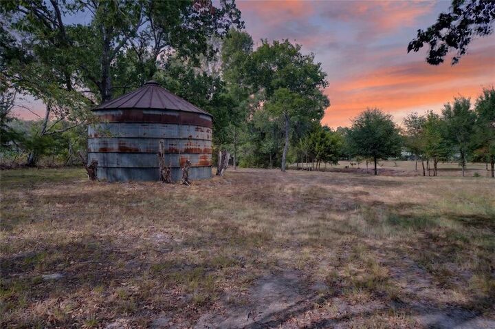 Property Photo: 1015 Oak Trail TX 75474