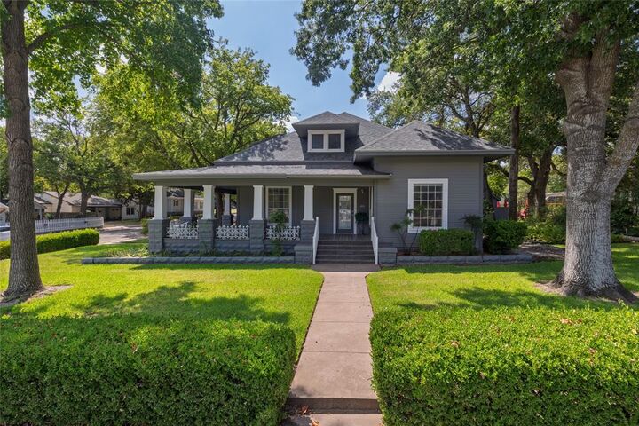 Property Photo:  401 W Lee  TX 76086 