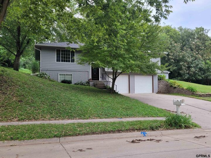 Property Photo: 718 A Street NE 68048