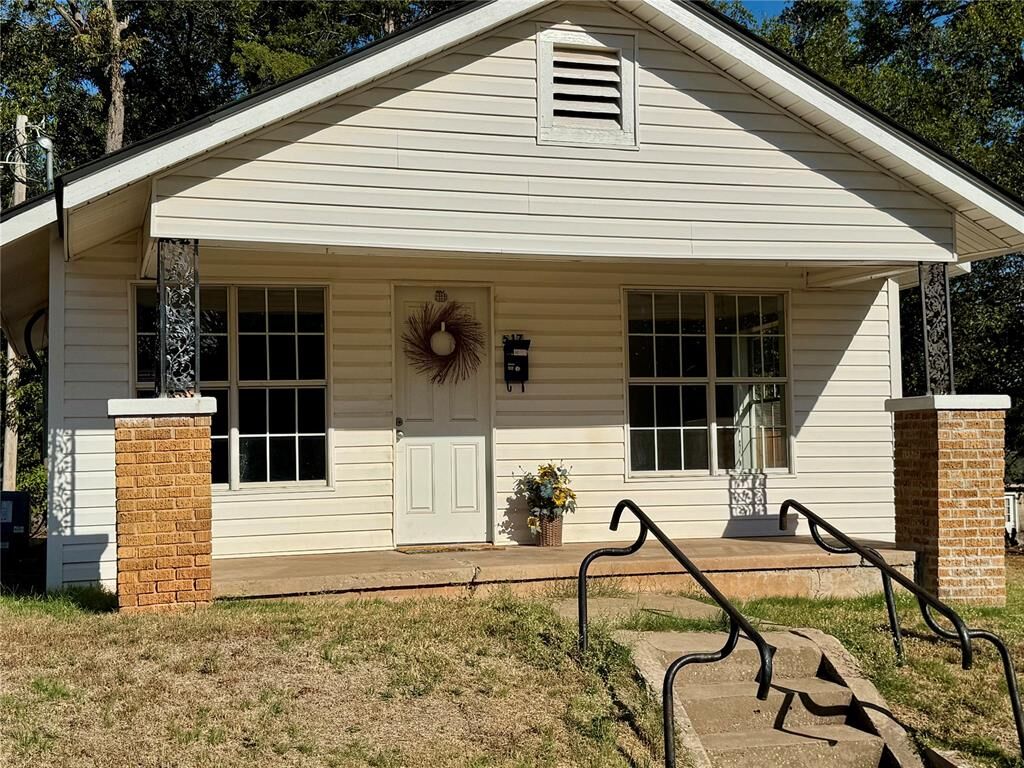 Property Photo:  517 S 11th Street  OK 73018 