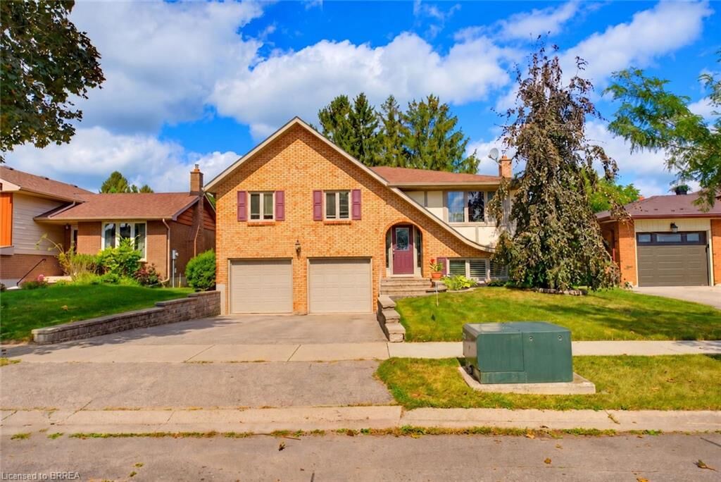 Property Photo:  32 Wedgewood Drive  ON N3R 6J3 