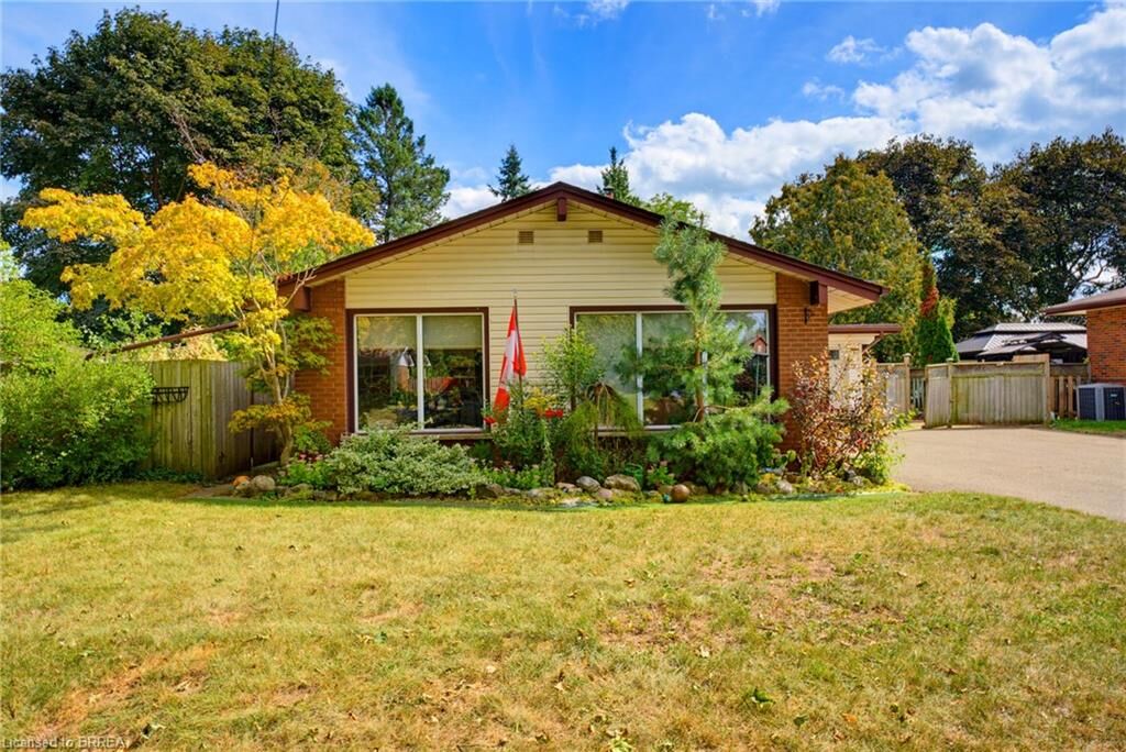 Property Photo:  11 Redwood Road  ON N3R 3M2 