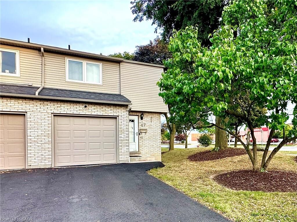 Property Photo: 33 Rochelle Avenue 47 ON L8W 1P9