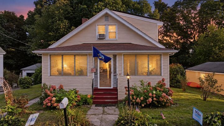Property Photo:  55 Clover St  MA 01603 
