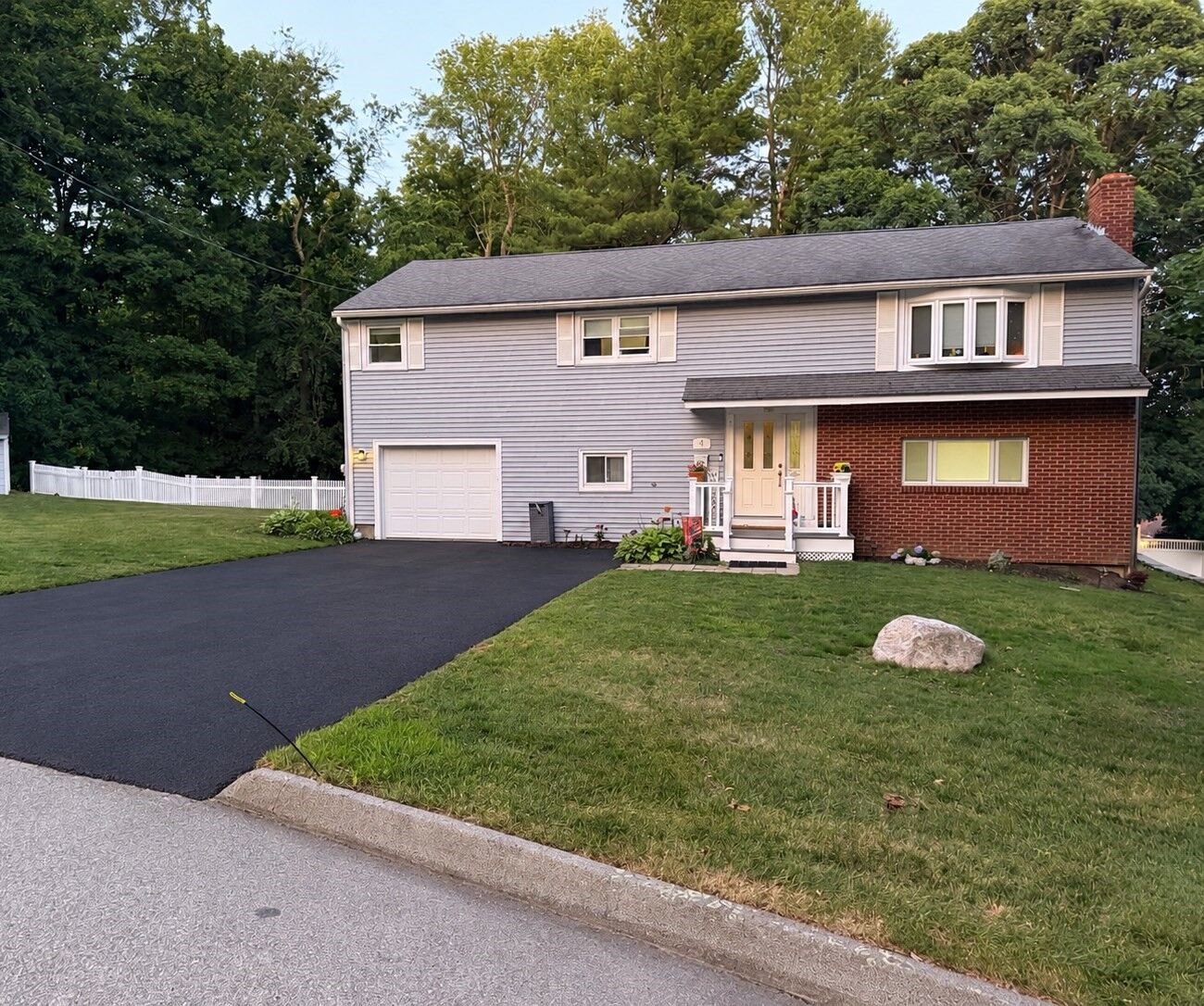 Property Photo:  4 Carter Rd  MA 01609 