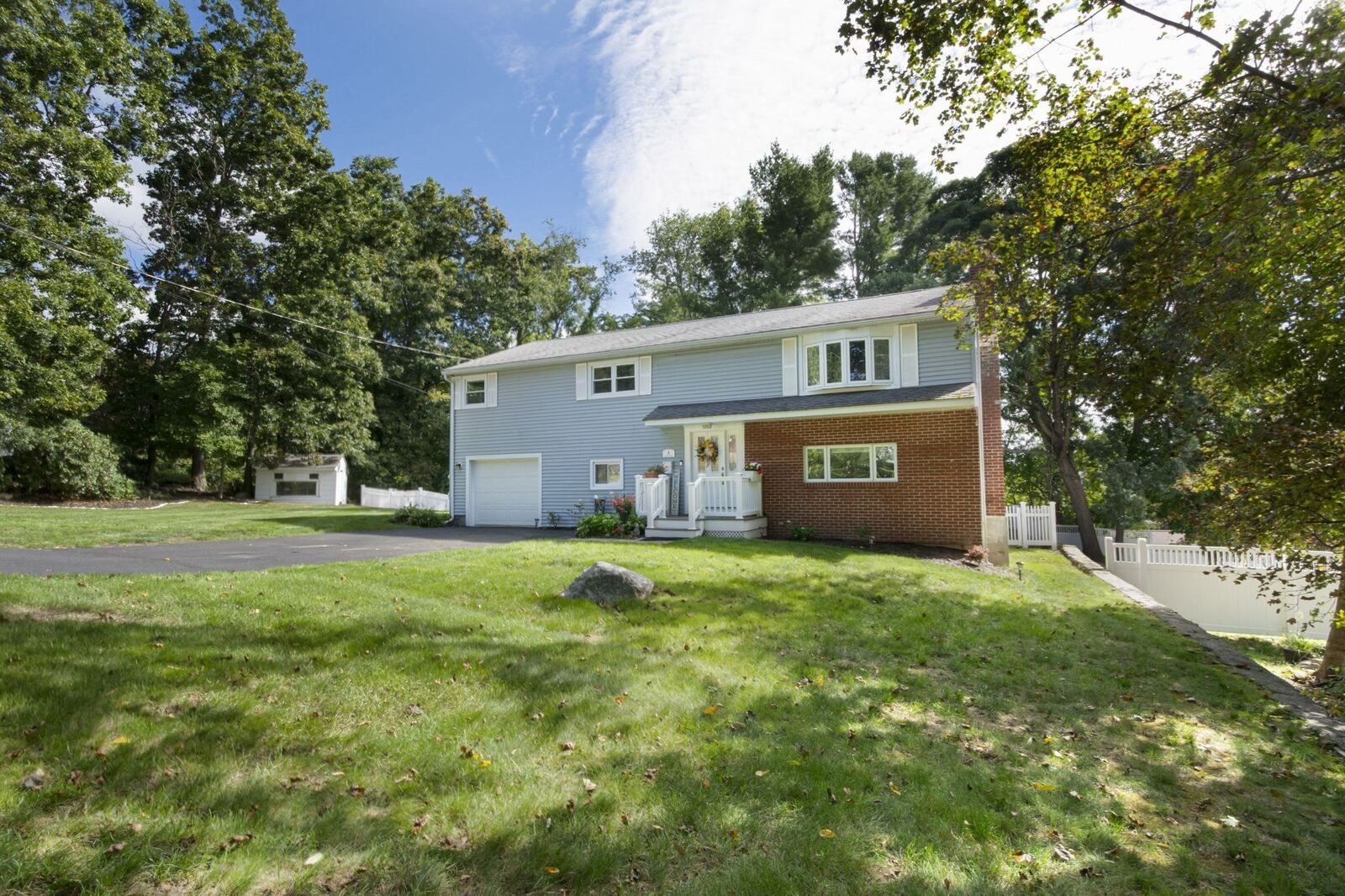 Property Photo: 4 Carter Rd MA 01609