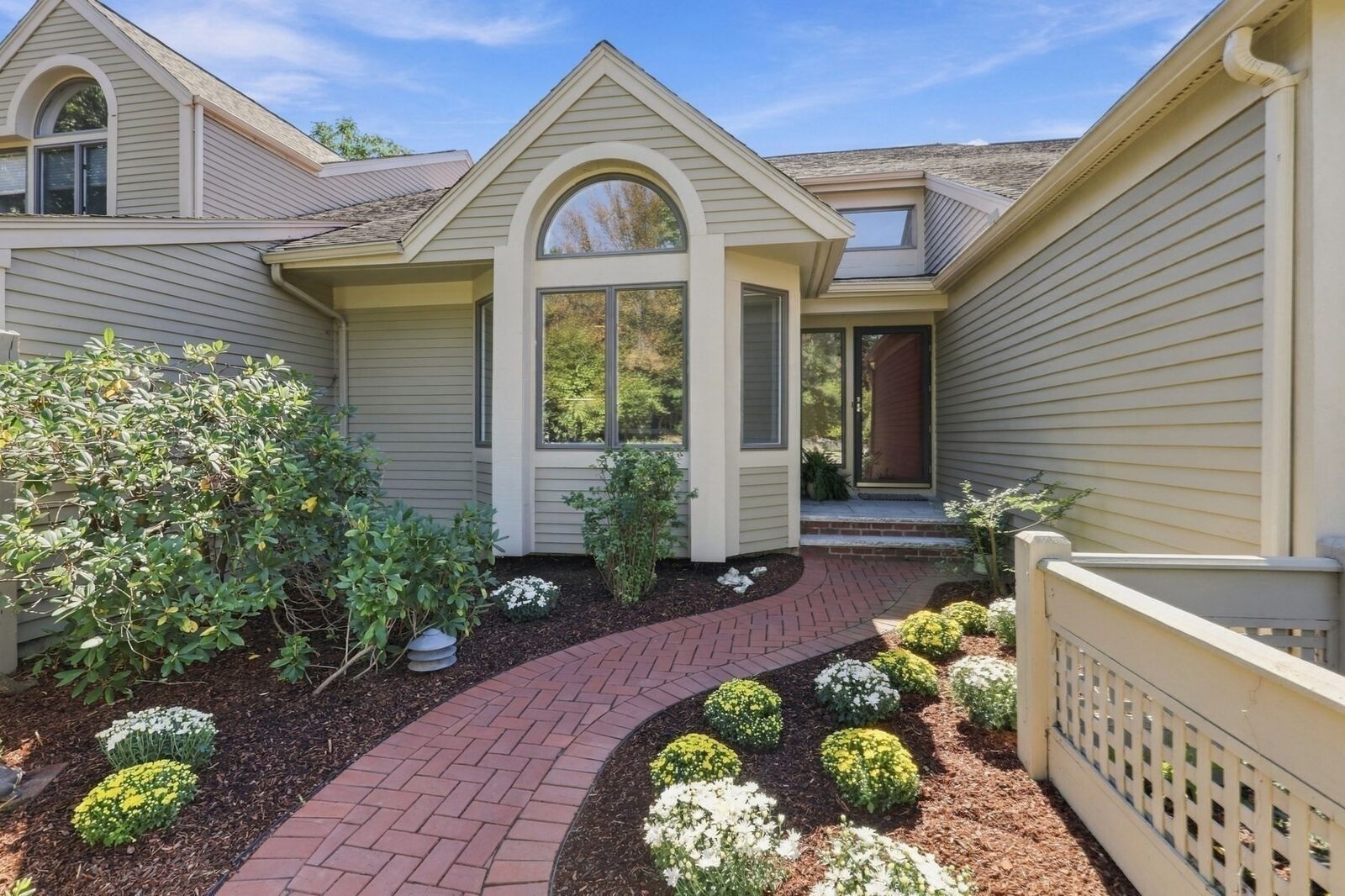 Property Photo:  7 Wainwright Rd. #47  MA 01890 