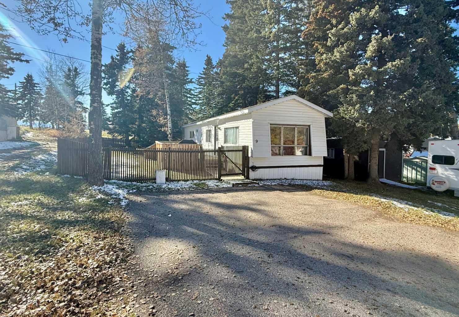 Property Photo: 9-726 Carmichael Lane AB T7V 1T1