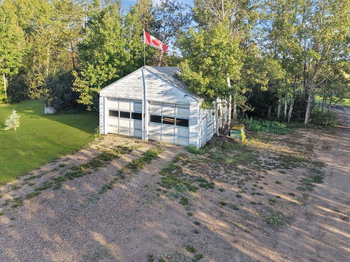 Property Photo: 122 Railway Avenue NE AB T0H 1M0