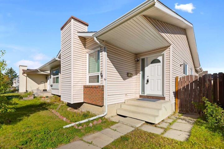 Property Photo:  64 Whitworth Way NE  AB T1Y 6A8 
