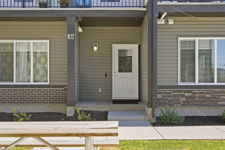 Property Photo:  107 Corner Meadows Square NE  AB T3N 2N1 