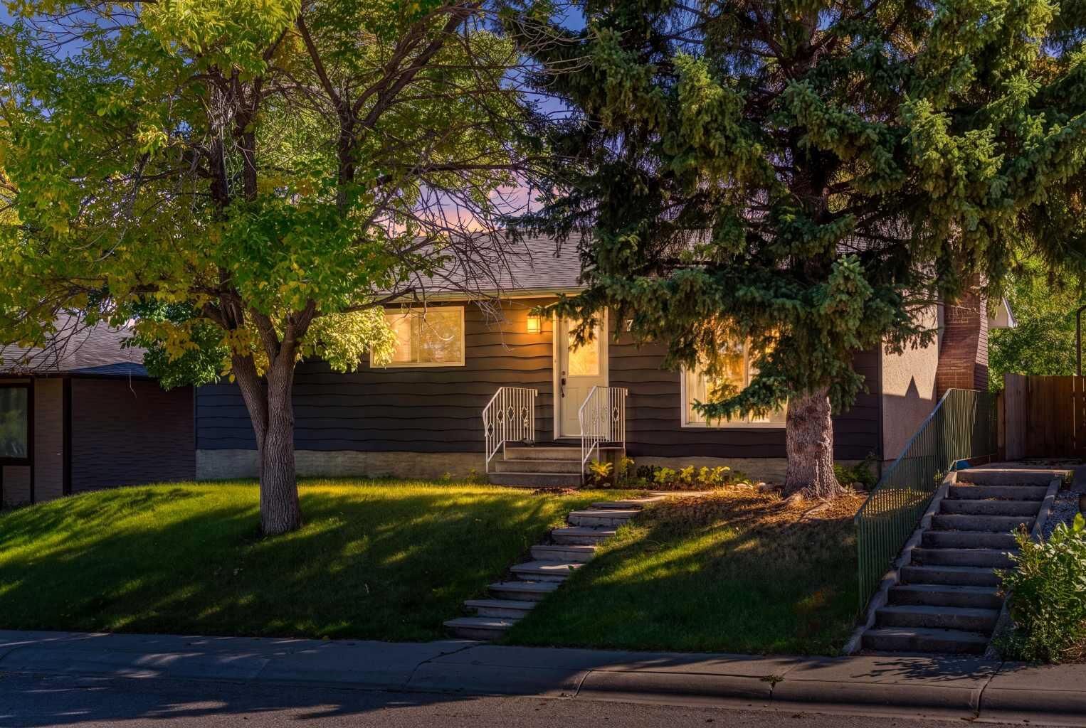Property Photo:  711 118 Avenue SW  AB T2W 0E6 