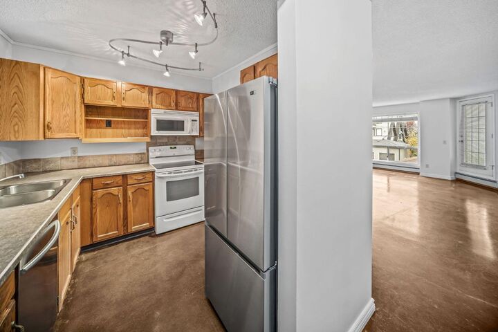 Property Photo:  2211 29 Street SW 201  AB T3E 2K1 