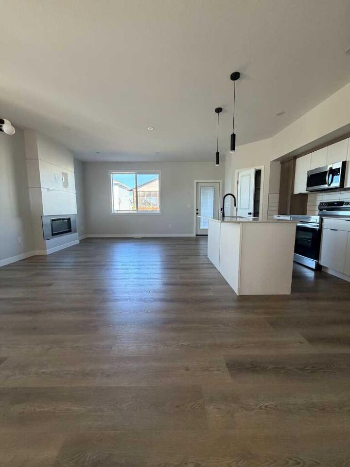 Property Photo:  10206 128 Avenue B  AB T8V 6S9 