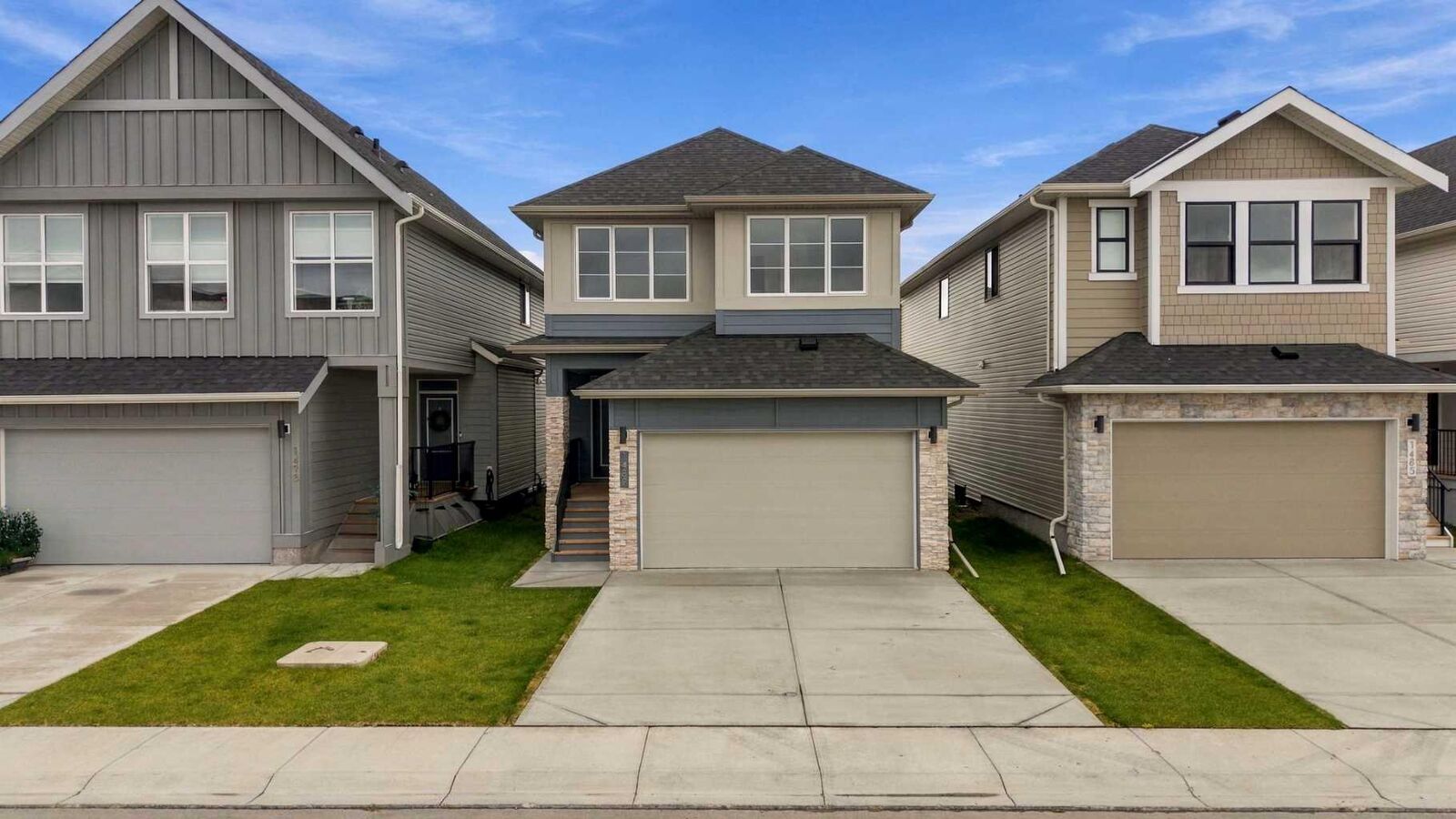 Property Photo: 1489 South Point Villas SW AB T4B 3J5