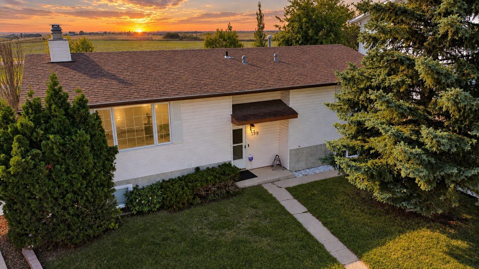 Property Photo: 139 Shacker Crescent W AB T0J 1P0