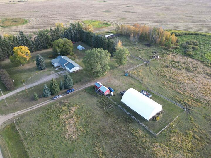 Property Photo:  433049 Range Road 274  AB T4J 1R4 