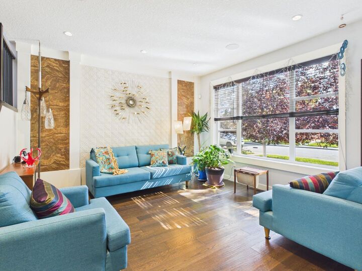 Property Photo:  442 23 Avenue NE  AB T2E 1V9 