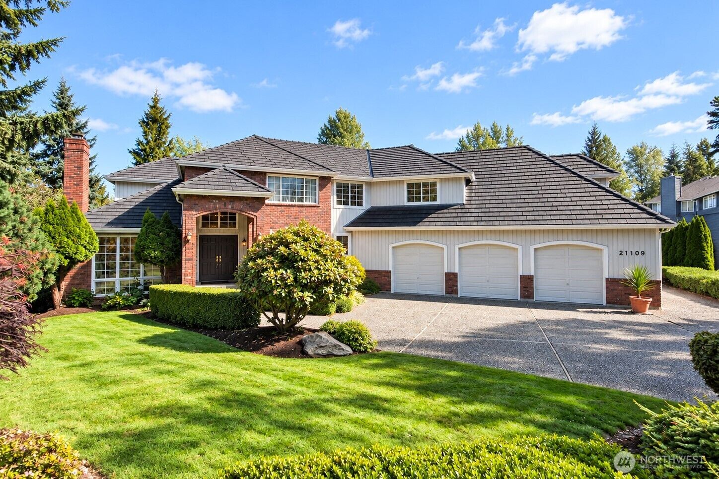 Property Photo: 21109 50 Drive SE WA 98021
