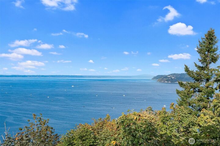 Property Photo:  11912  Marine View Drive  WA 98026 