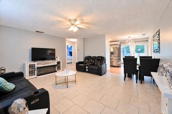 Property Photo: 420 SW Parish Terrace FL 34984