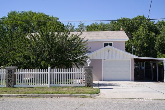Property Photo: 281 E Lubken Ave CA 93545