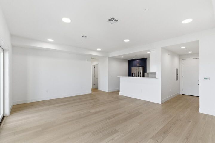 Property Photo:  560 El Camino Real 306  CA 94070 