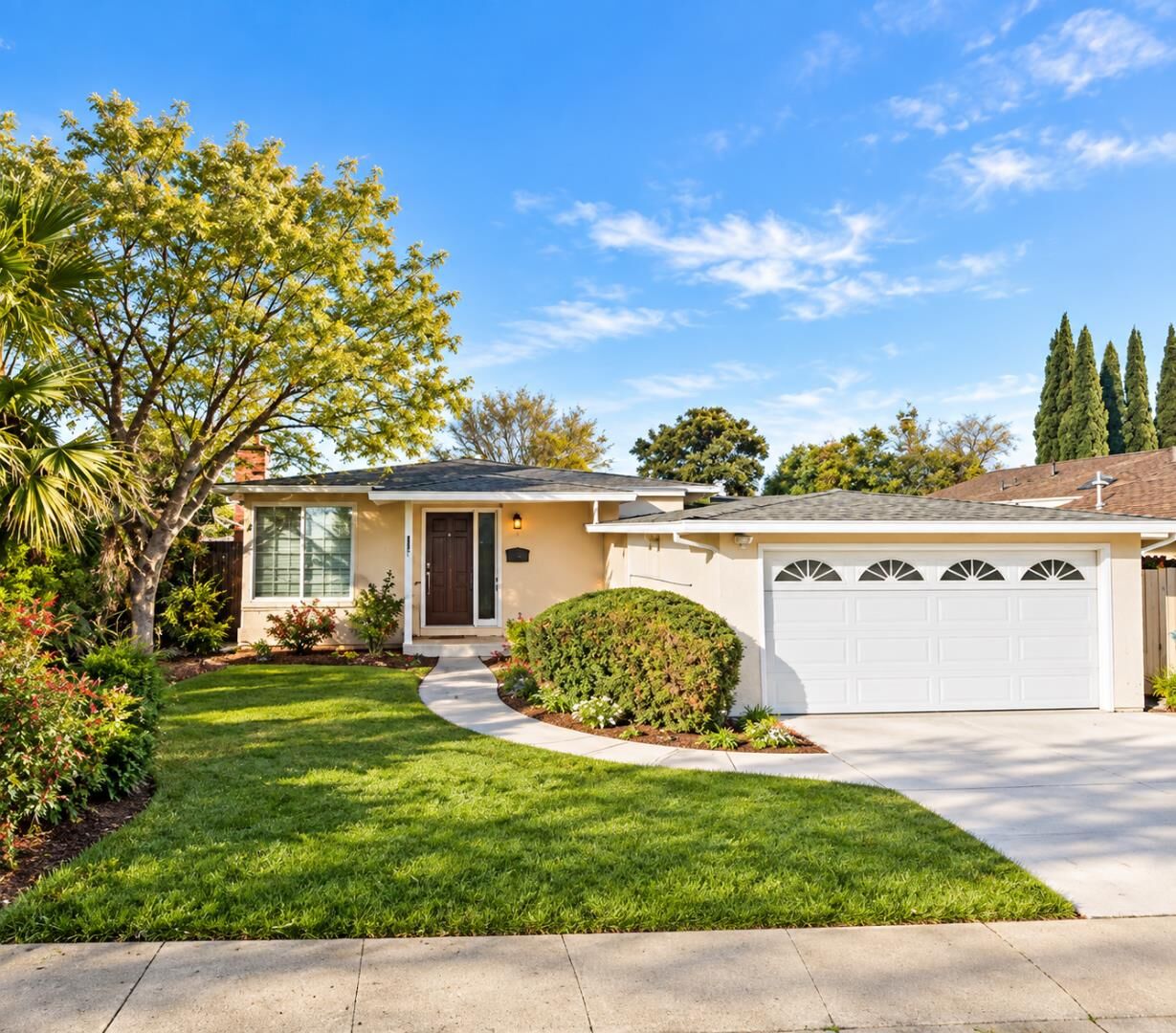 Property Photo:  2551 Emmett Way  CA 94303 