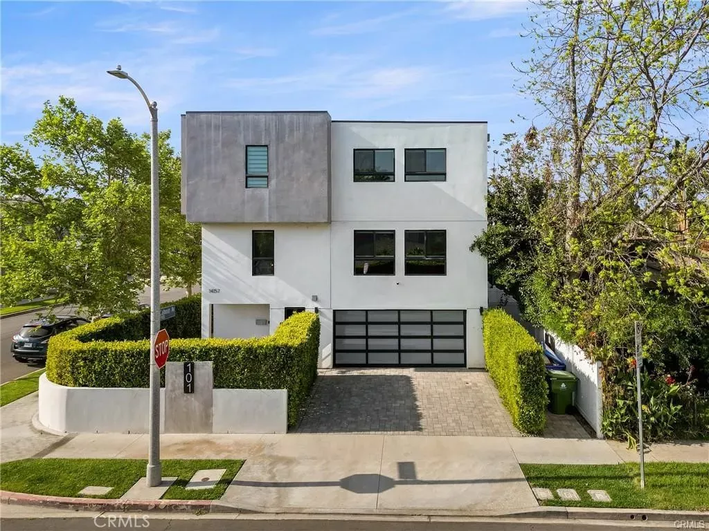 Property Photo:  14157 Tiara Street 101  CA 91401 