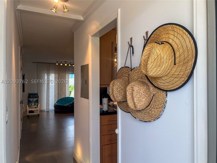 Property Photo:  220 Washington Ave 4B  FL 33139 