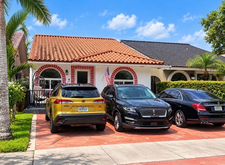 Property Photo: 5920 W 20th Ln FL 33016