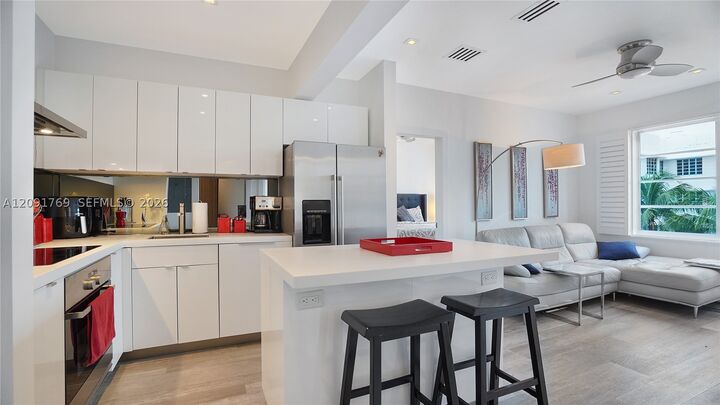 Property Photo:  1460 Ocean Dr 407  FL 33139 