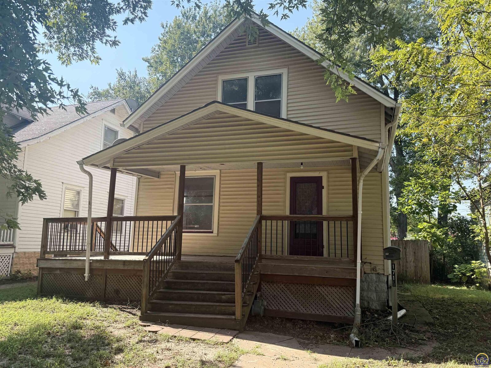 Property Photo: 1715 SE Quincy St KS 66612
