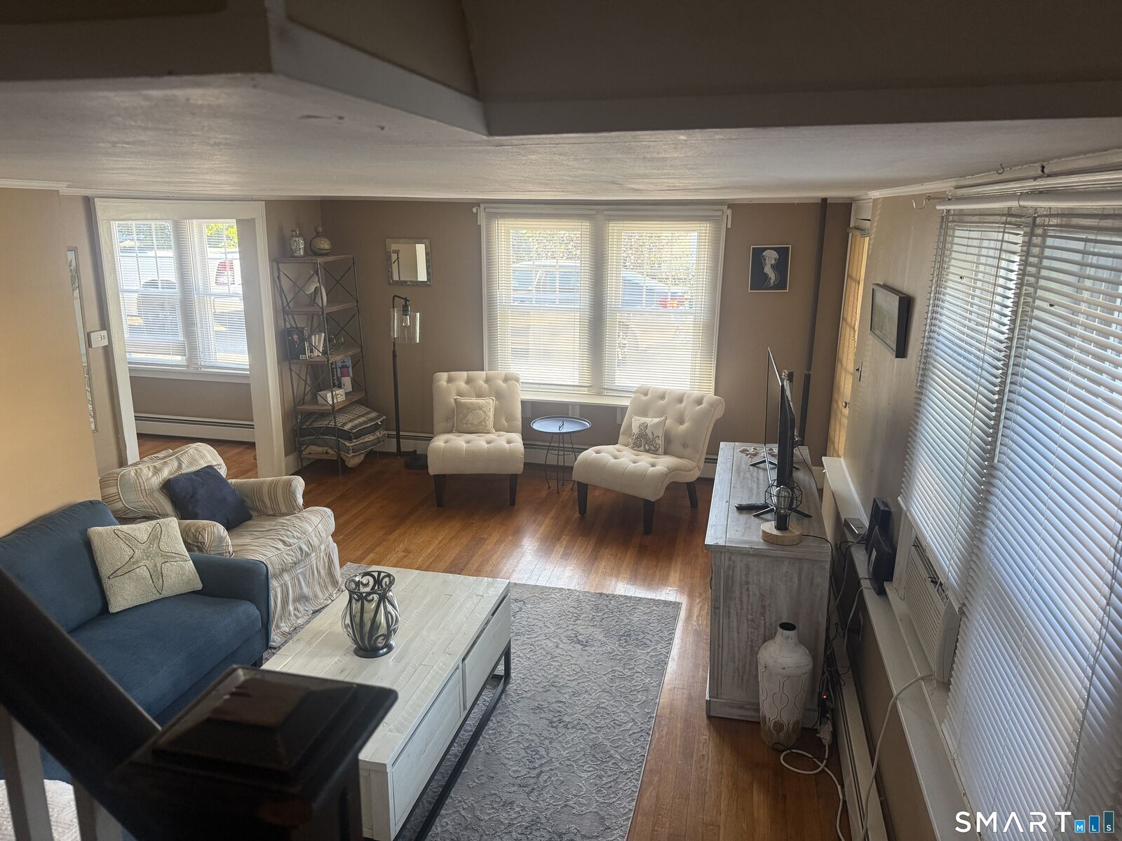 Property Photo:  