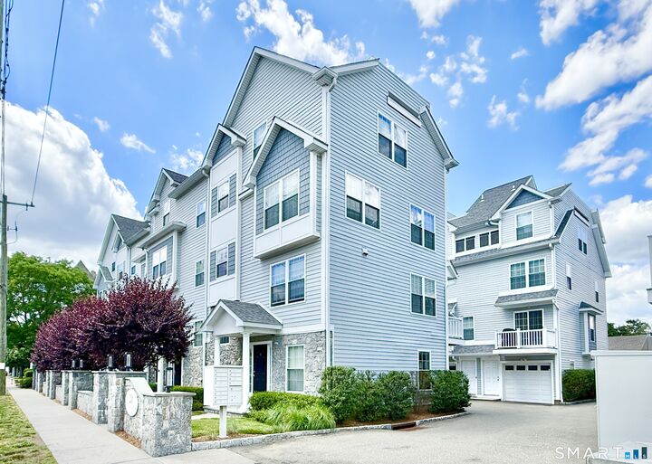 Property Photo:  20 Third Street 4  CT 06905 