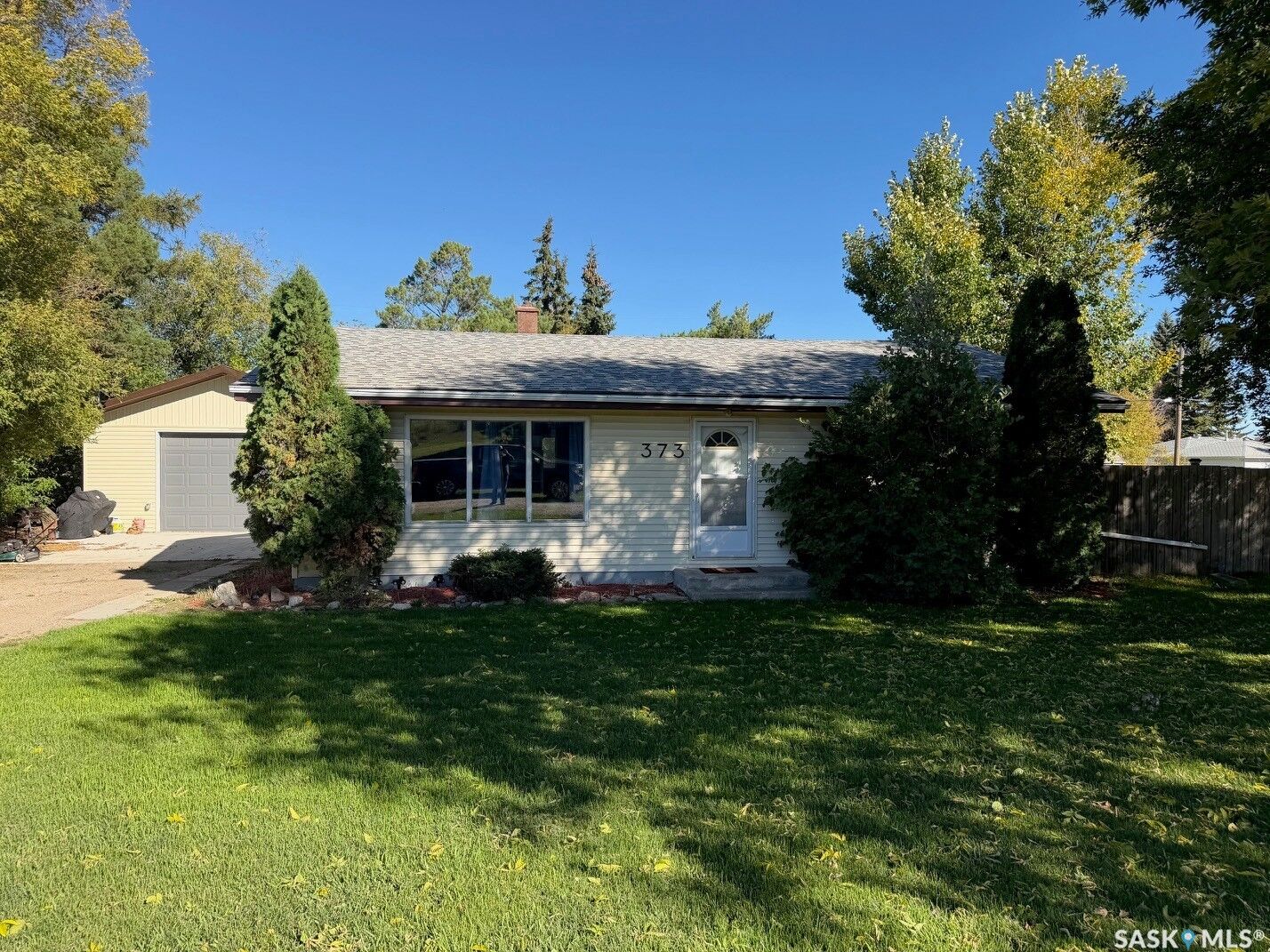 Property Photo:  373 Brownlee Avenue  SK S0G 3E0 
