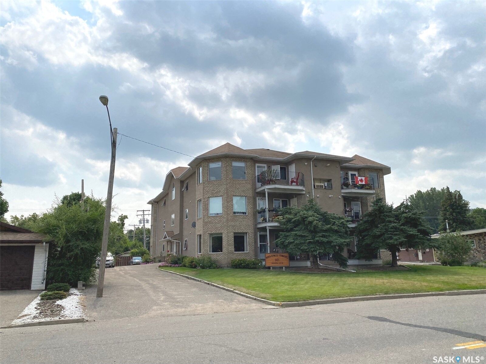 Property Photo: 561 Broadway Street W 311 SK S0G 1S0
