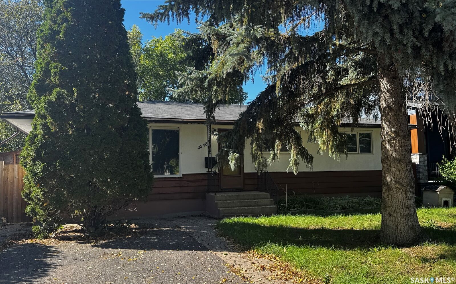 Property Photo:  2548 Garnet Street  SK S4T 3A5 