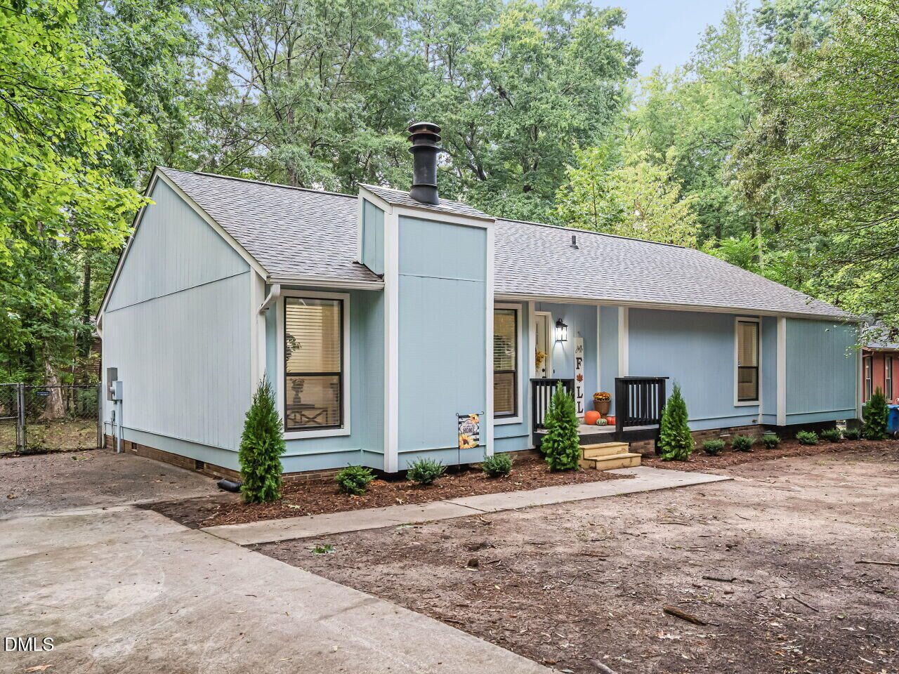 Property Photo: 14 Meadhall Court NC 27713