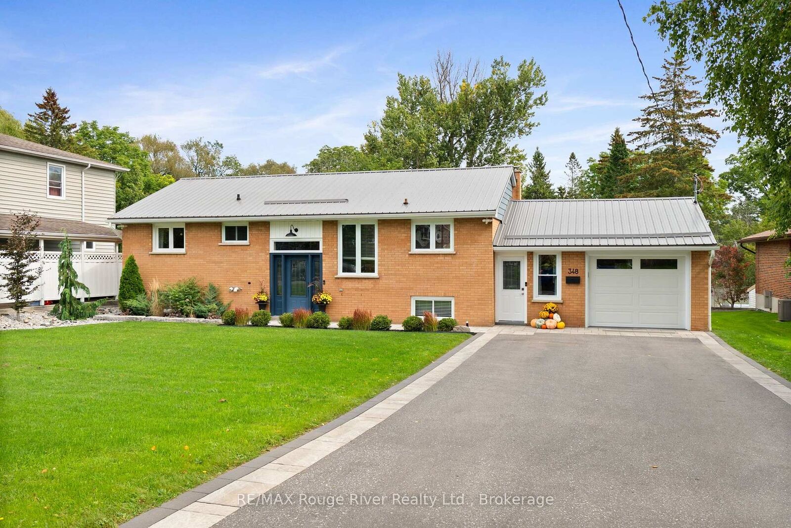 Property Photo:  348 Cottesmore Avenue  ON K9A 4E2 