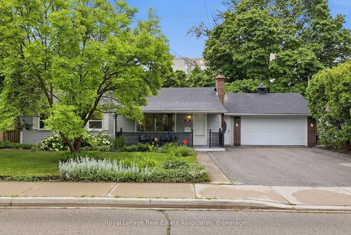 Property Photo:  1924 Balsam Avenue  ON L5J 1L2 