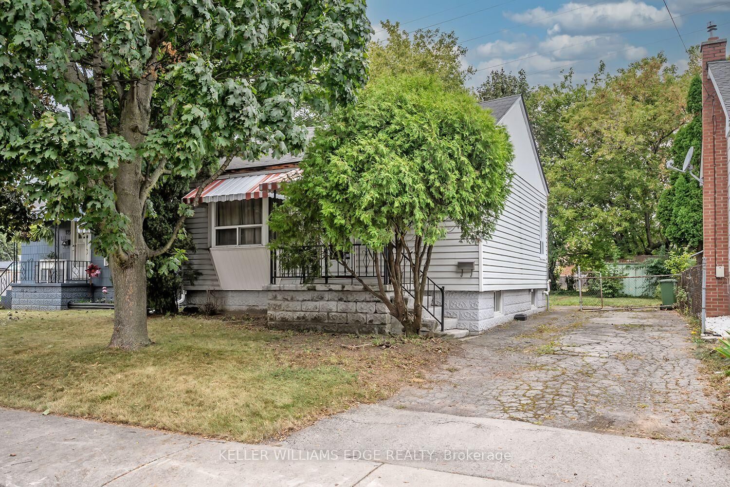 Property Photo:  129 Selkirk Avenue  ON L8H 5M1 