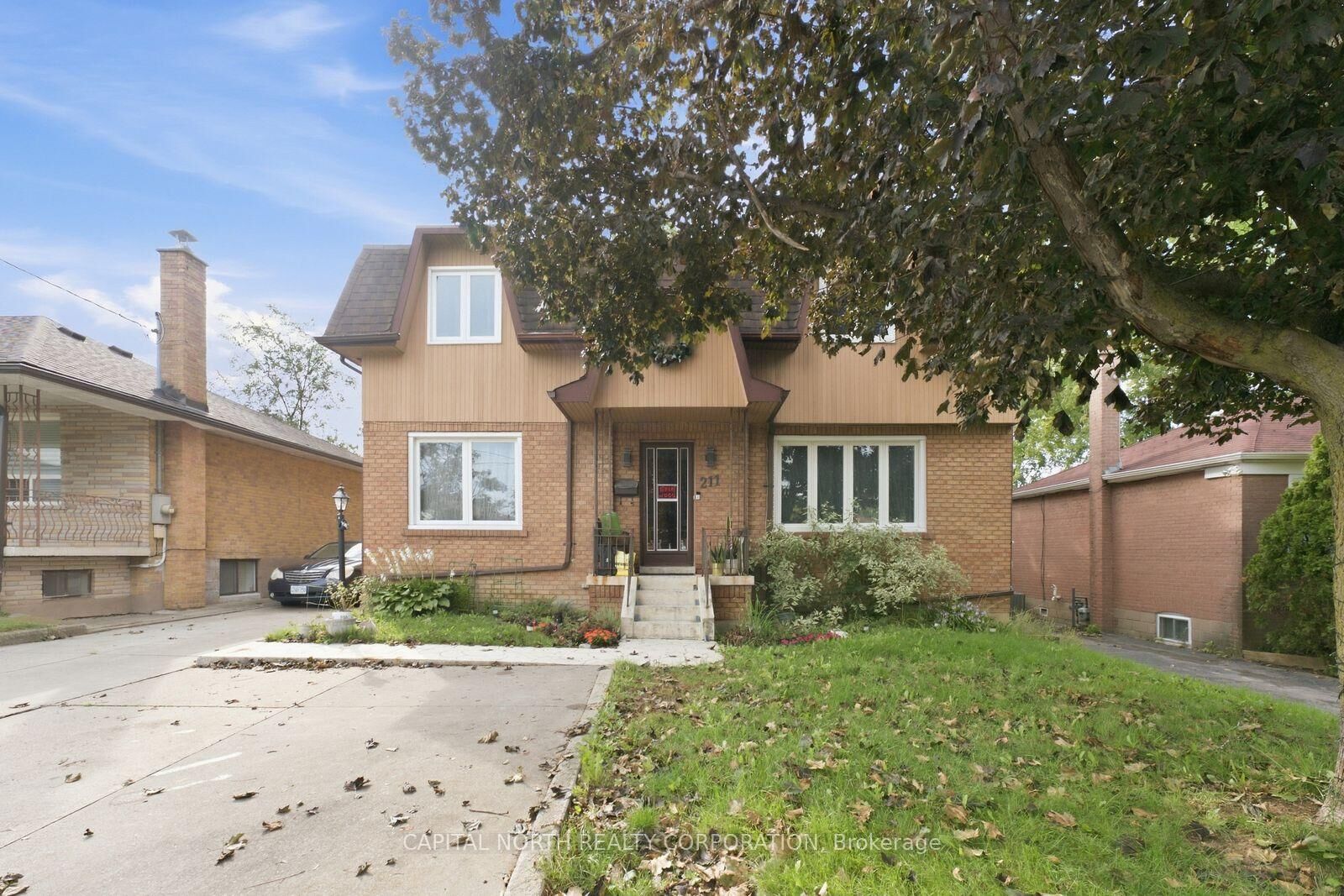 Property Photo:  211 Epsom Downs Drive 3  ON M3M 1S8 