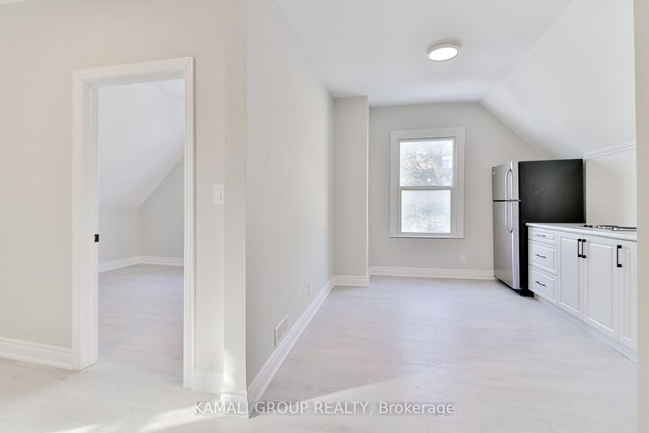 Property Photo:  93 McMillan Drive 3  ON L1G 3Z7 