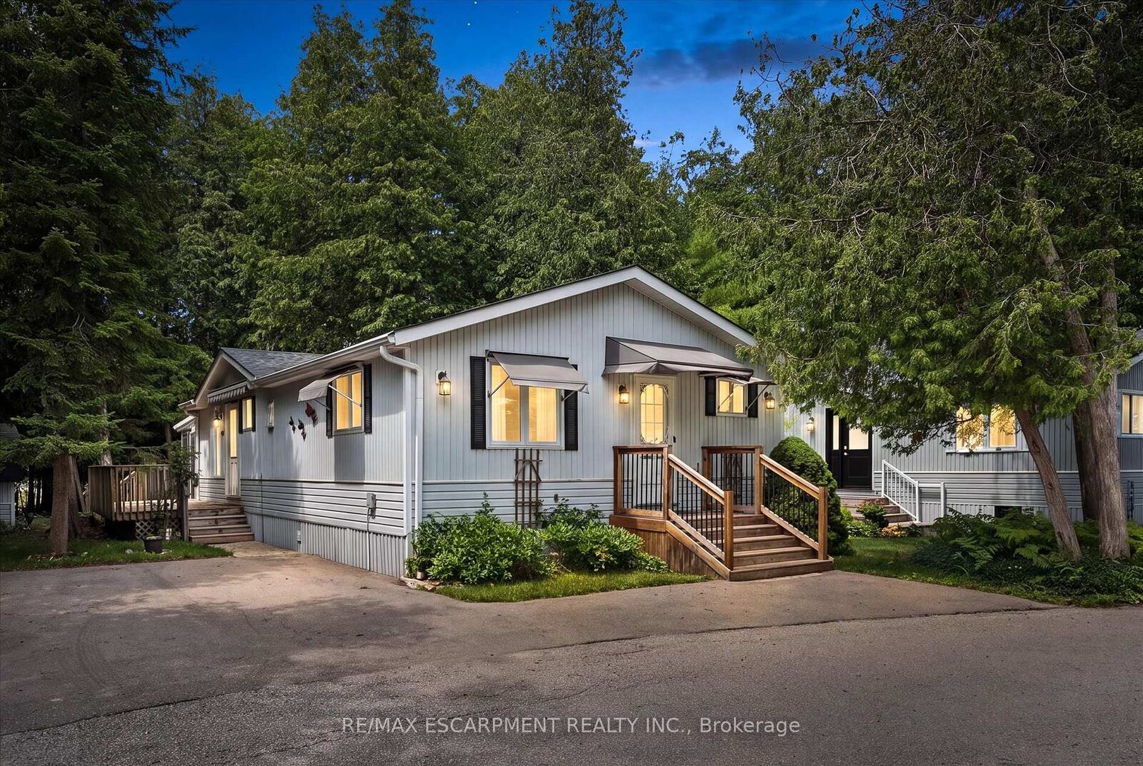 Property Photo:  4 Spruce Avenue  ON N1H 6H9 
