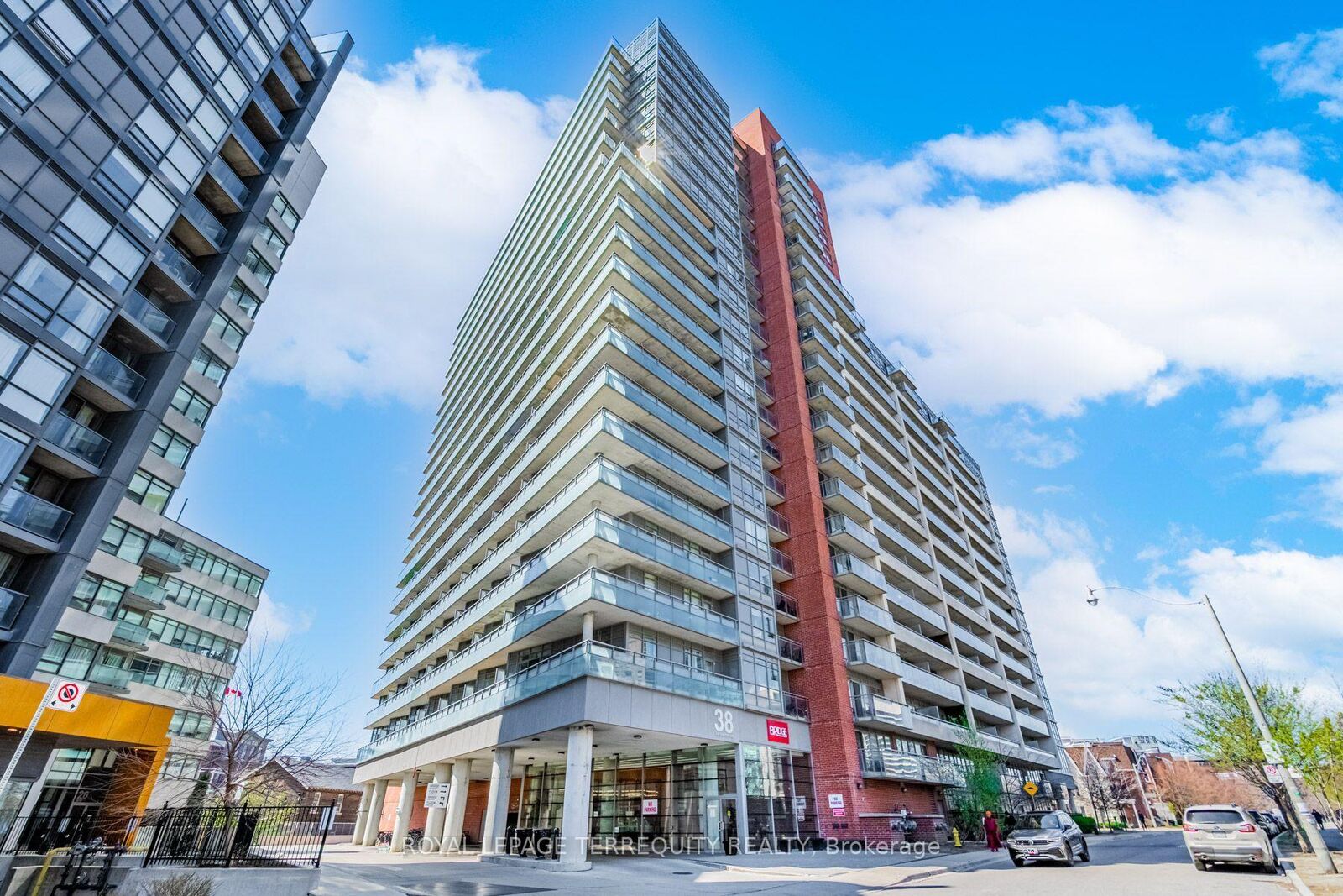 Property Photo:  38 Joe Shuster Way 710  ON M6K 0A5 