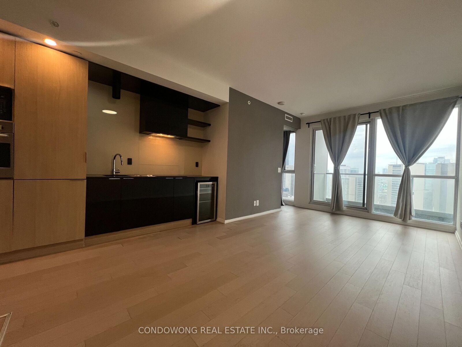 Property Photo: 70 Temperance Street 2901 ON M5H 0B1