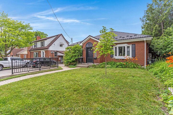 Property Photo:  805 Rockway Drive  ON N2G 3B6 