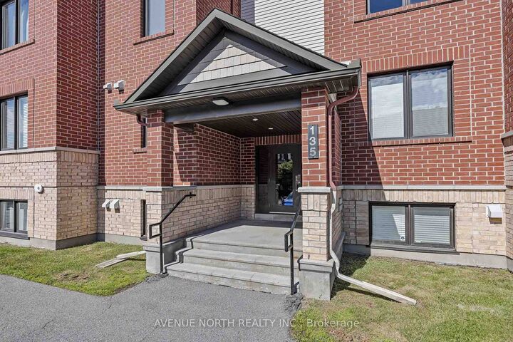 Property Photo:  135 Bluestone Private 7  ON K4A 0X7 