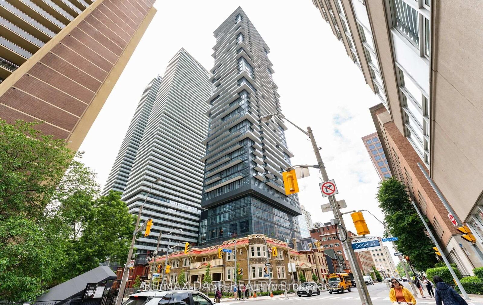 Property Photo:  634 Church Street 4802  ON M4Y 0G9 